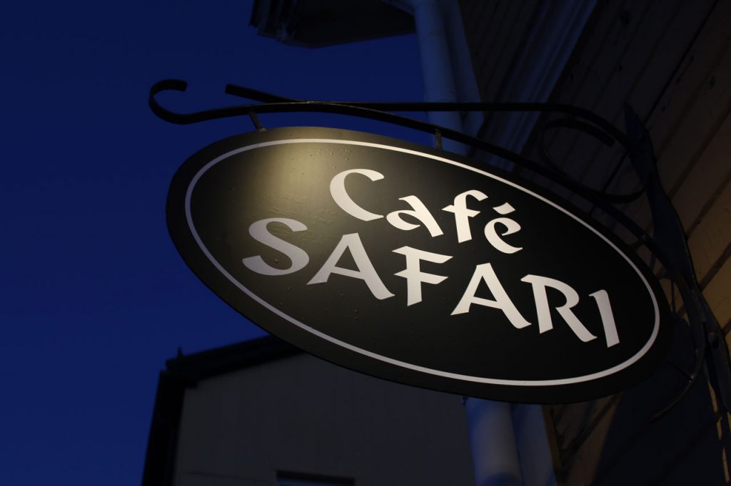 cafe safari blok m